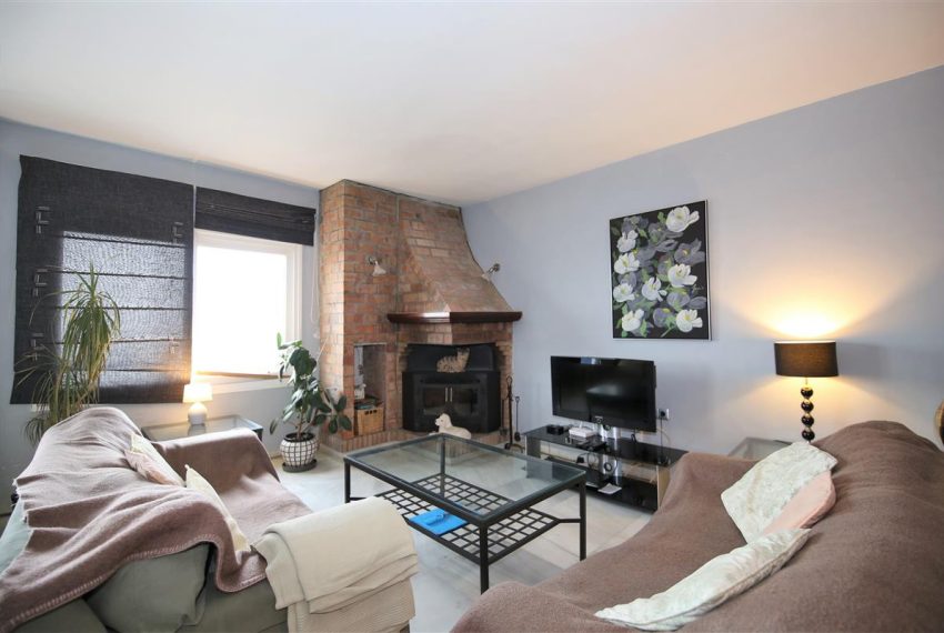 R5437732-House-For-Sale-Estepona-Detached-Villa-4-Beds-300-Built-2