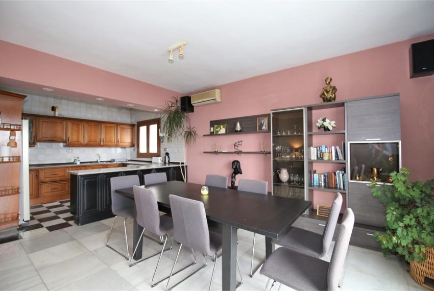 R5437732-House-For-Sale-Estepona-Detached-Villa-4-Beds-300-Built-3