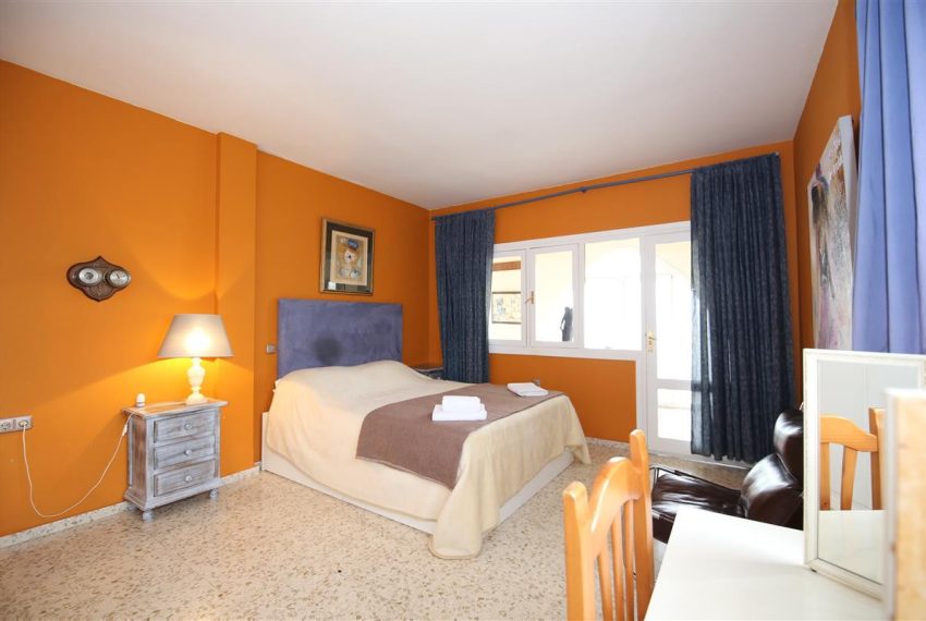 R5437732-House-For-Sale-Estepona-Detached-Villa-4-Beds-300-Built-5