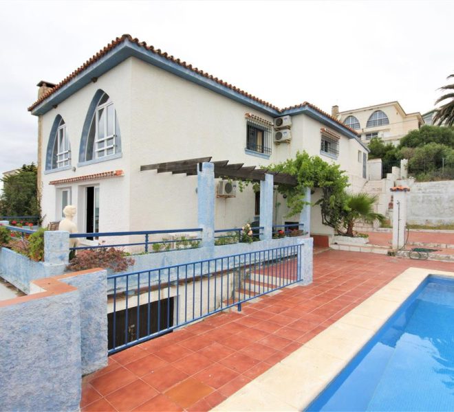 R5437732-Image 1-Detached Villa - 4 Beds - 300 Built