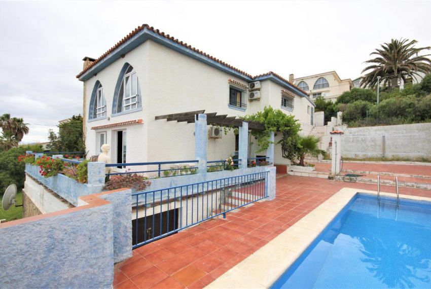 R5437732-House-For-Sale-Estepona-Detached-Villa-4-Beds-300-Built