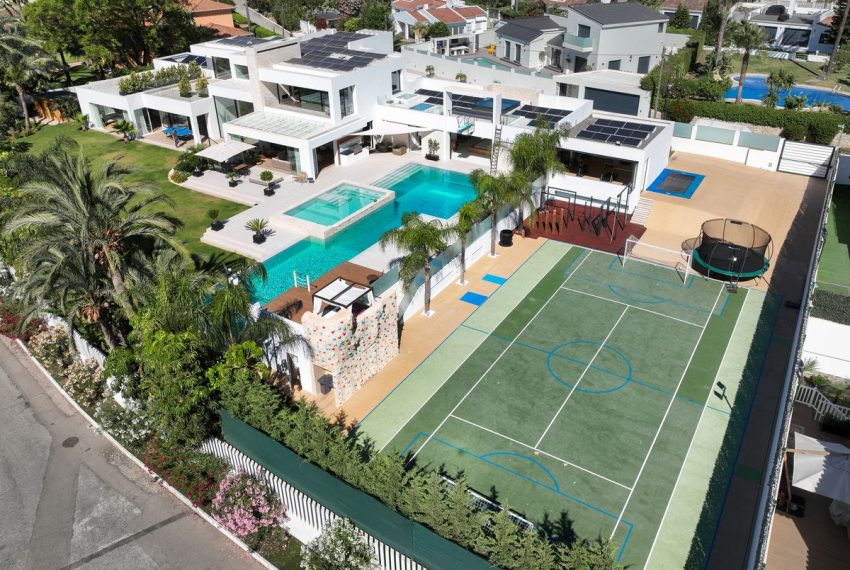 R5438548-House-For-Sale-El-Paraiso-Detached-Villa-7-Beds-1373-Built-2