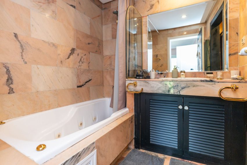 R5438602-Apartment-For-Sale-Marbella-Ground-Floor-Apartment-1-Beds-68-Built-7