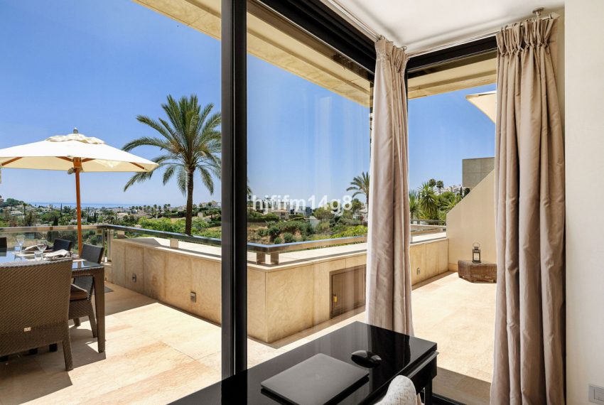 R5438905-Apartment-For-Sale-Nueva-Andalucia-Middle-Floor-Apartment-2-Beds-250-Built-11