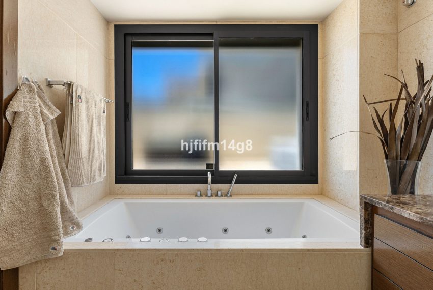 R5438905-Apartment-For-Sale-Nueva-Andalucia-Middle-Floor-Apartment-2-Beds-250-Built-15