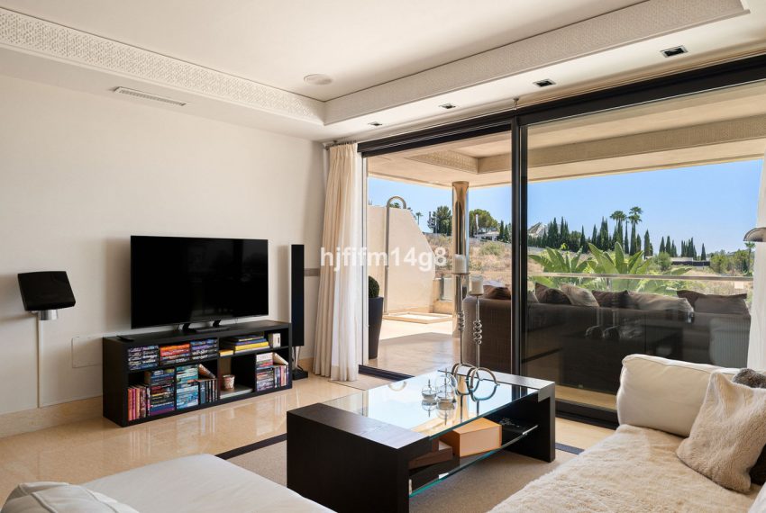 R5438905-Apartment-For-Sale-Nueva-Andalucia-Middle-Floor-Apartment-2-Beds-250-Built-5