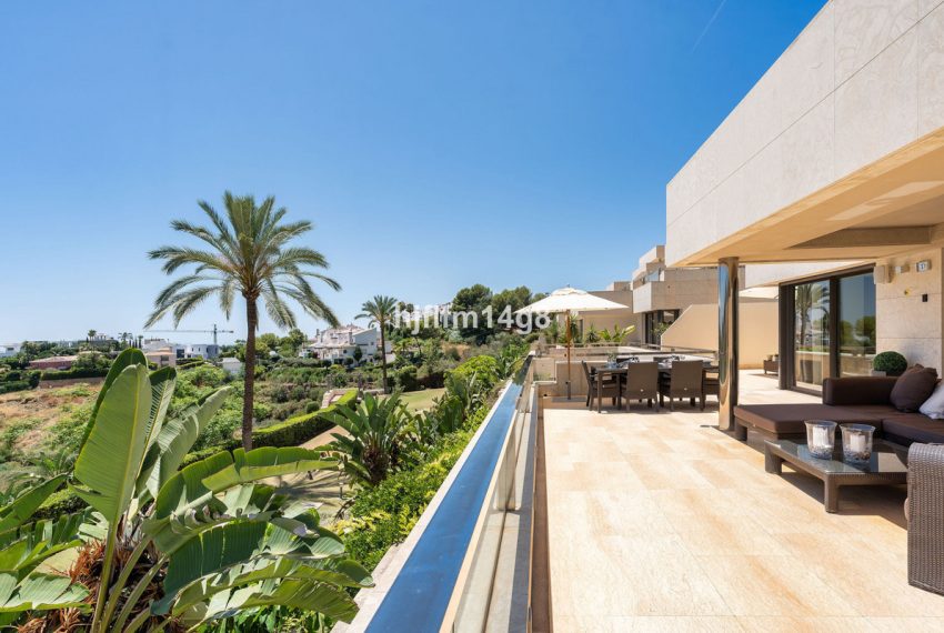 R5438905-Apartment-For-Sale-Nueva-Andalucia-Middle-Floor-Apartment-2-Beds-250-Built
