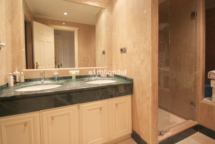 R5441530-Apartment-For-Sale-The-Golden-Mile-Middle-Floor-Apartment-3-Beds-147-Built-13
