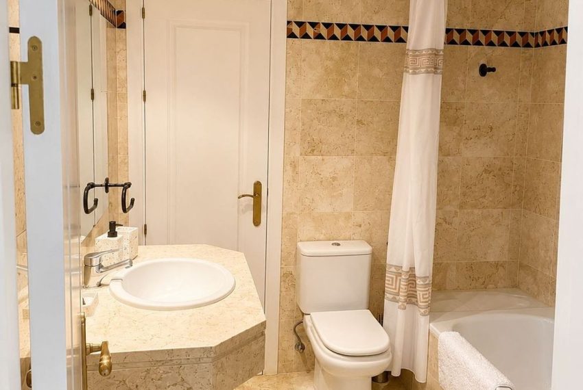 R5444392-Apartment-For-Sale-La-Quinta-Duplex-3-Beds-140-Built-15