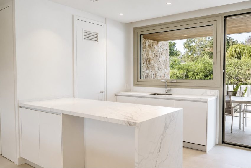 R5444563-Apartment-For-Sale-The-Golden-Mile-Middle-Floor-Apartment-3-Beds-193-Built-13