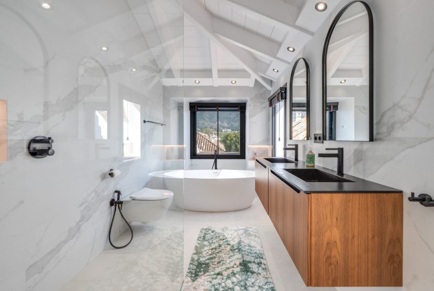 R5426380-Apartment-For-Sale-The-Golden-Mile-Penthouse-Duplex-3-Beds-193-Built-1