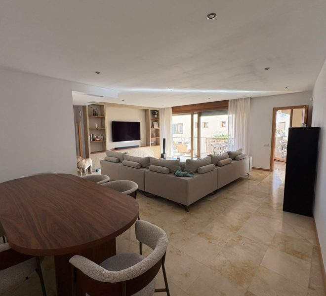 R5444269-Image 1-Middle Floor Apartment - 3 Beds - 154 Built
