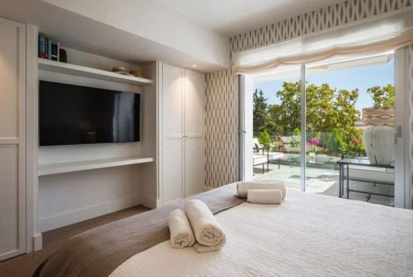 R5451994-Apartment-For-Sale-The-Golden-Mile-Middle-Floor-Apartment-3-Beds-255-Built-4