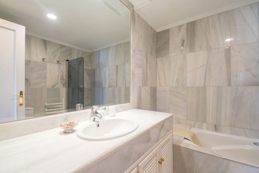 R5453452-Apartment-For-Sale-Nueva-Andalucia-Middle-Floor-Apartment-3-Beds-270-Built-15