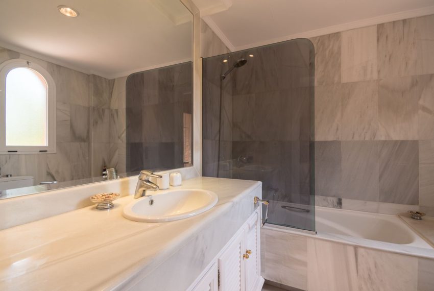 R5453452-Apartment-For-Sale-Nueva-Andalucia-Middle-Floor-Apartment-3-Beds-270-Built-17