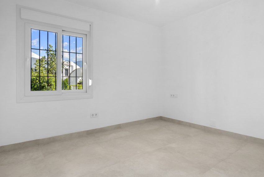R5457208-Apartment-For-Sale-Nueva-Andalucia-Ground-Floor-Apartment-3-Beds-132-Built-1