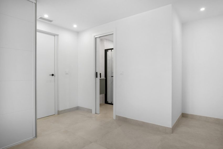 R5457208-Apartment-For-Sale-Nueva-Andalucia-Ground-Floor-Apartment-3-Beds-132-Built-5