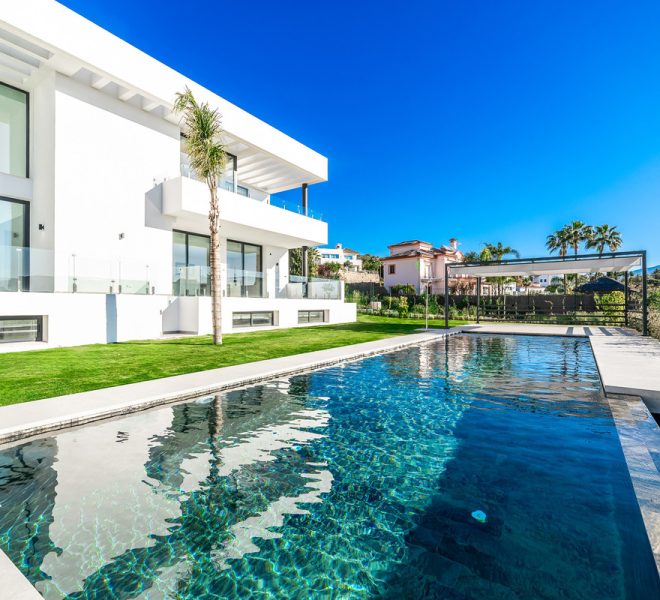 R5457823-Image 1-Detached Villa - 6 Beds - 1038 Built