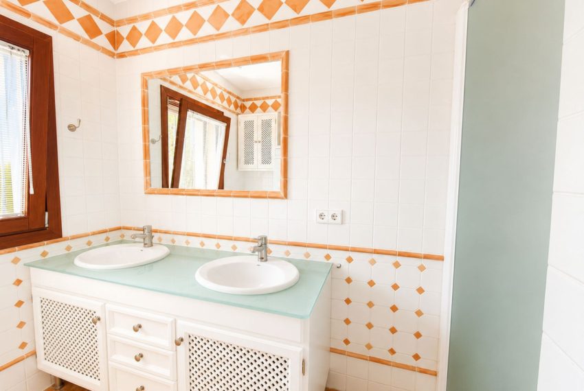 R5459224-House-For-Sale-Estepona-Finca-Cortijo-6-Beds-650-Built-18
