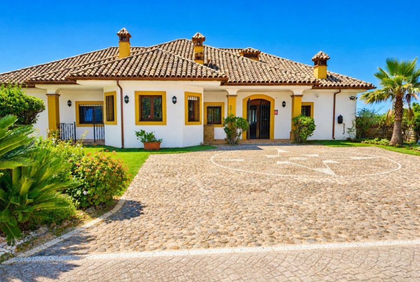 R5459224-House-For-Sale-Estepona-Finca-Cortijo-6-Beds-650-Built-5
