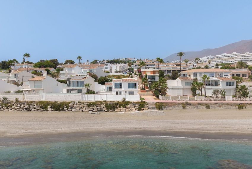 R5459329-House-For-Sale-Estepona-Detached-Villa-3-Beds-200-Built-1