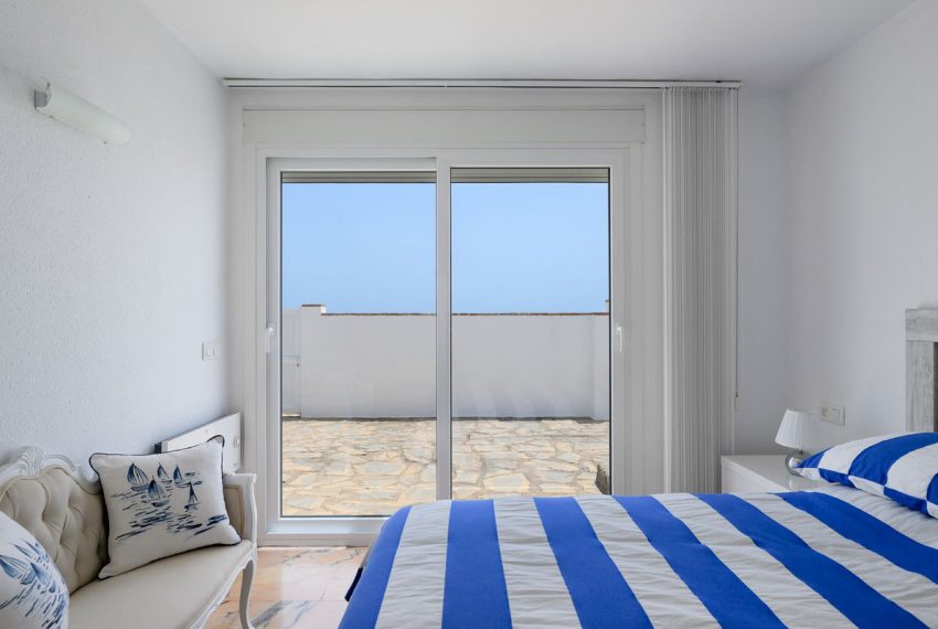 R5459329-House-For-Sale-Estepona-Detached-Villa-3-Beds-200-Built-16