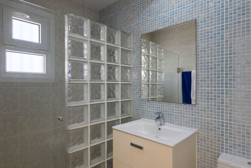 R5459329-House-For-Sale-Estepona-Detached-Villa-3-Beds-200-Built-17