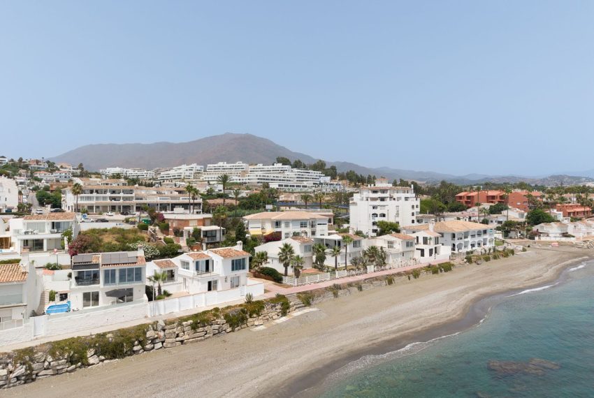 R5459329-House-For-Sale-Estepona-Detached-Villa-3-Beds-200-Built-3