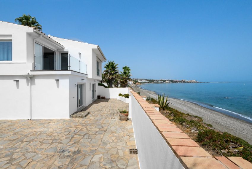 R5459329-House-For-Sale-Estepona-Detached-Villa-3-Beds-200-Built